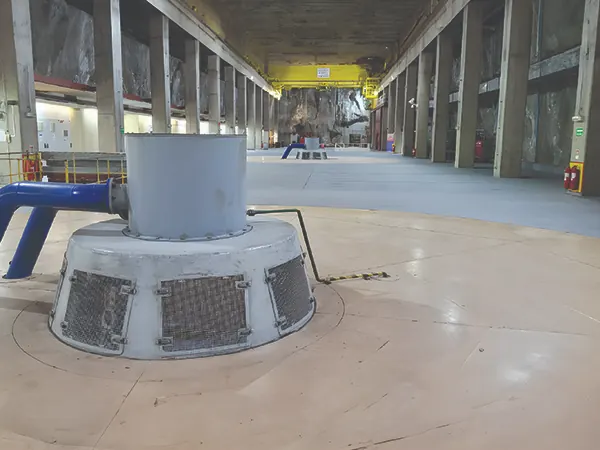 Proyectos Revestimiento técnico y protección de losa en caverna de turbinas y cubierta de Central Hidroeléctrica Pehuenche, utilizando poliurea de alta resistencia.