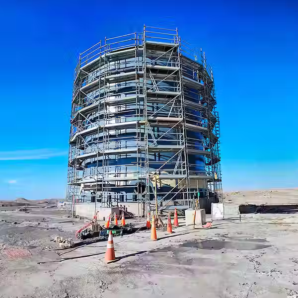 Mineria Impermeabilización técnica de grandes estanques metálicos y de hormigón para relaves mineros con poliurea proyectada.